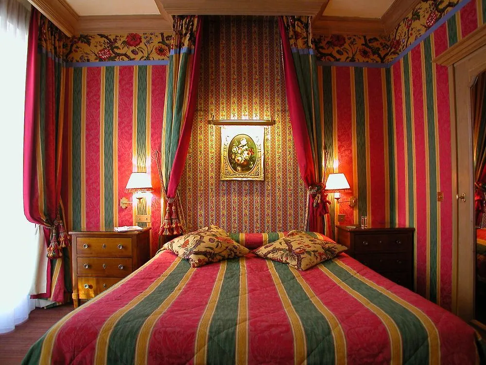 Hotel Chambiges Elysées 4*