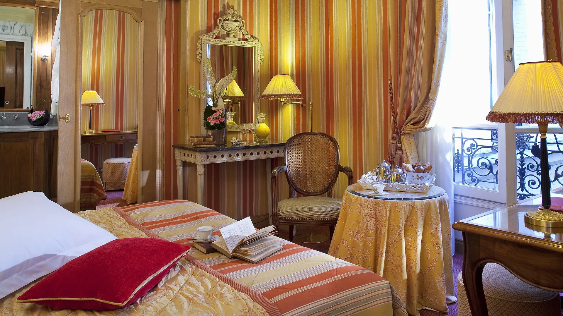 Hotel Chambiges Elysees 4*