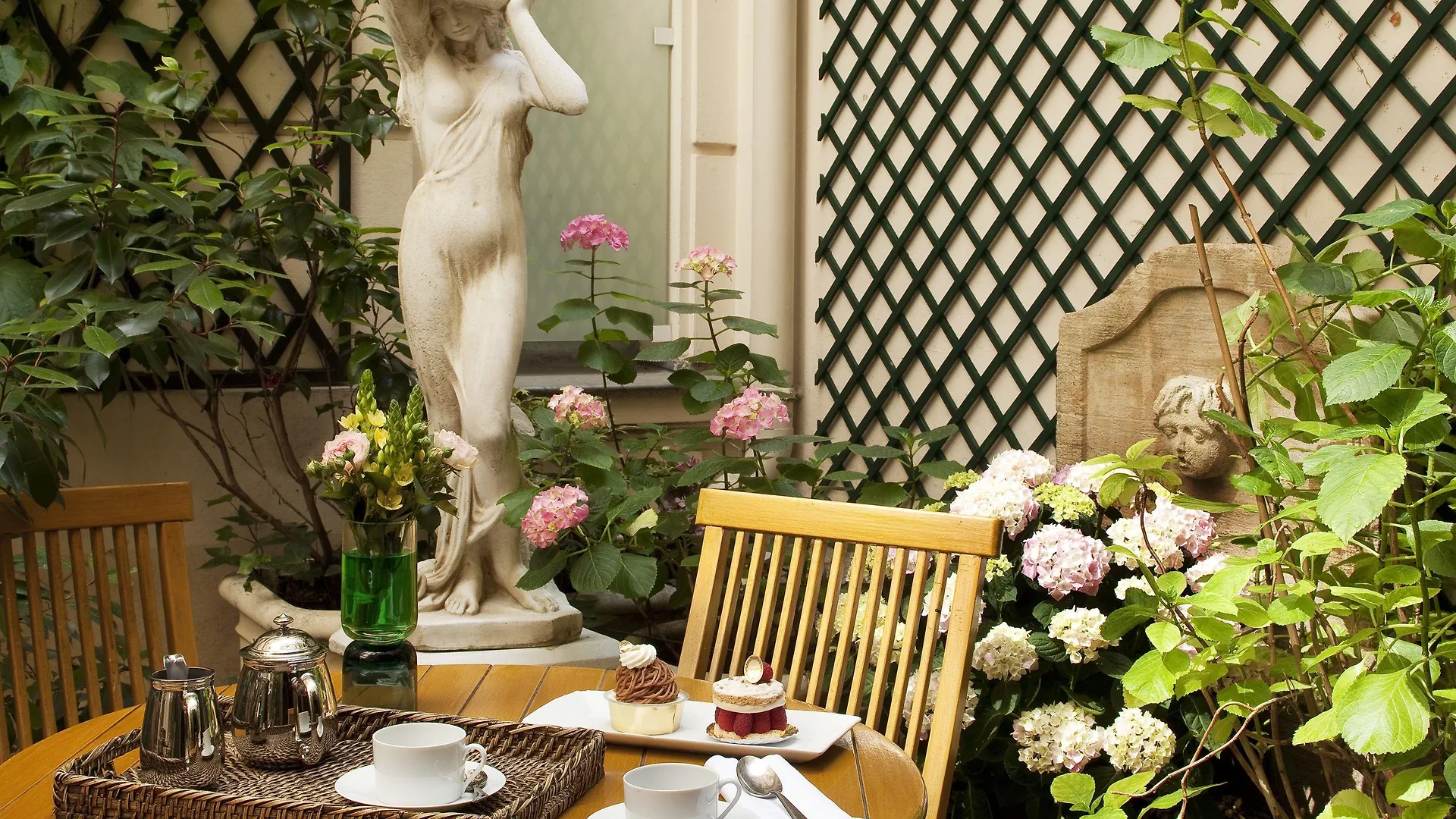 Chambiges Elysees Hotel