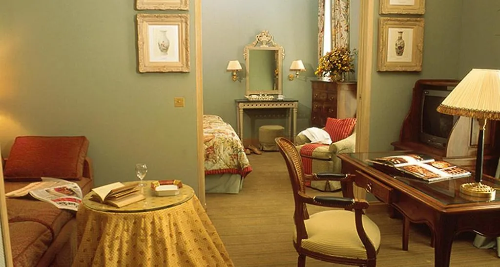 Hotel Chambiges Elysées 4*