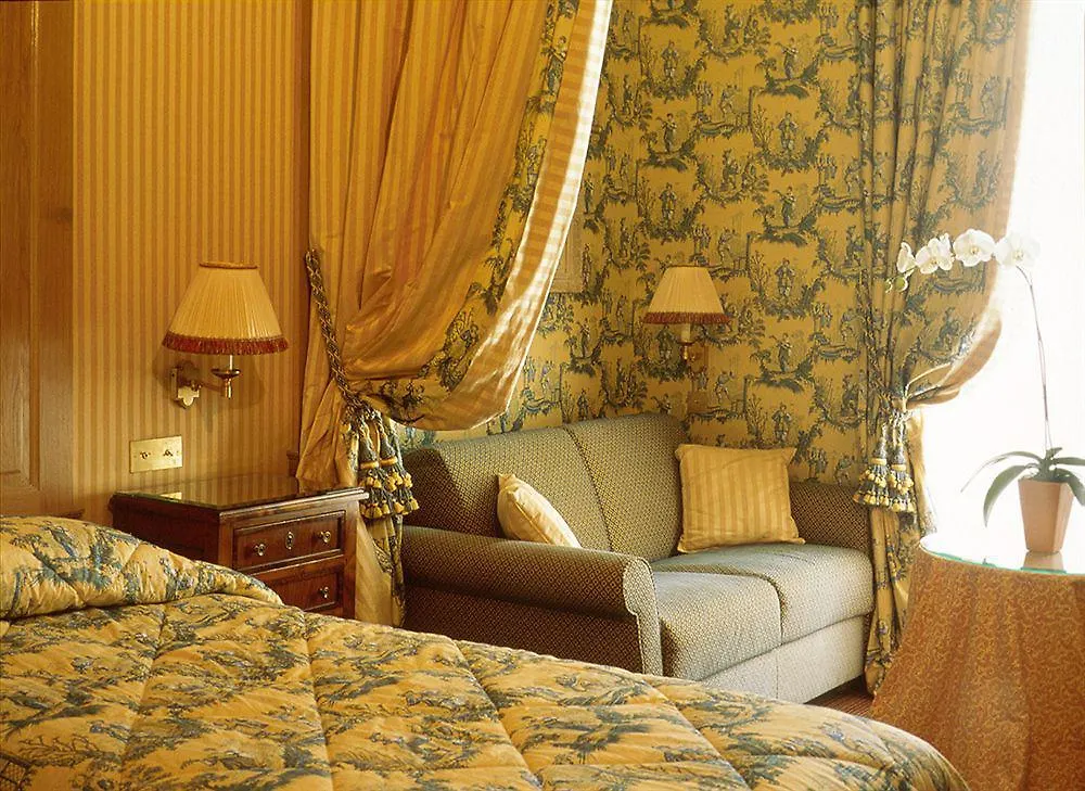 Chambiges Elysées Hotel